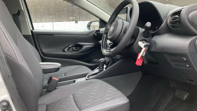 Toyota Yaris 1.5 Hybrid Design 5dr CVT Hybrid Hatchback